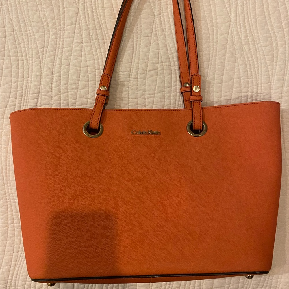 Calvin Klein salmon color tote in a great condition
